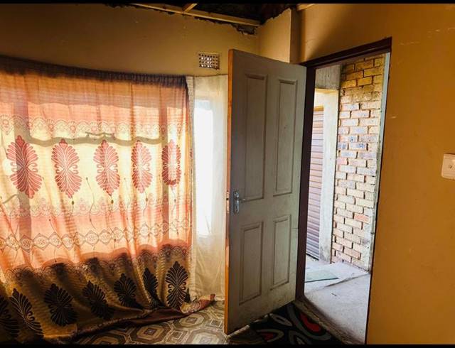 6 BEDROOM HOUSE FOR SALE IN RONDEBULT